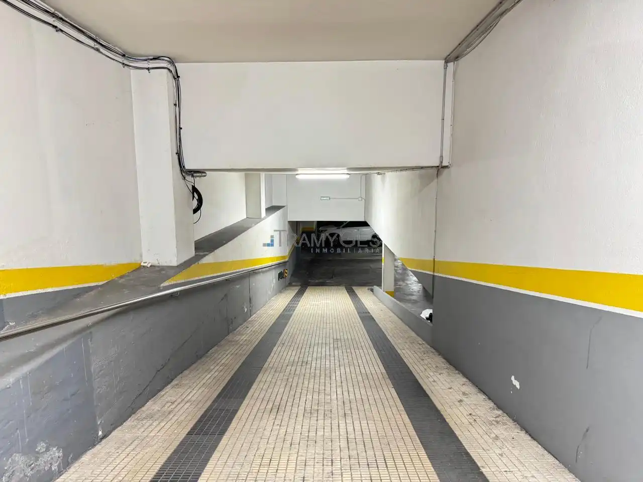 Aparcament de Pis en venda en Vigo  amb Calefacció, Parquet i Traster