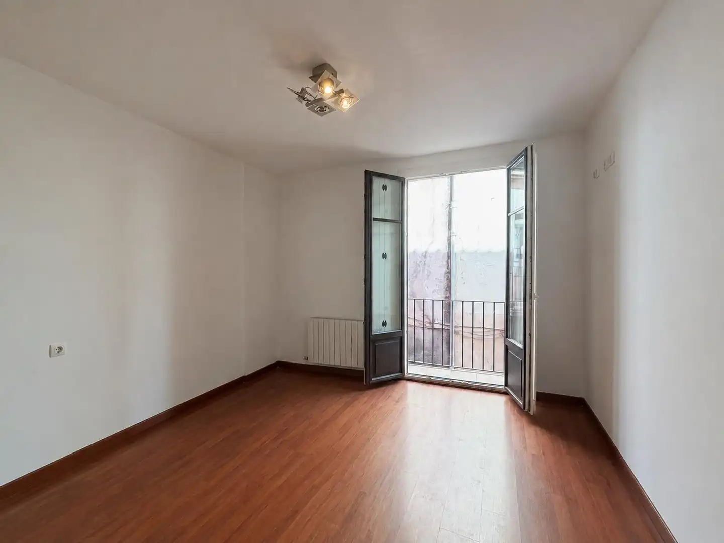 Habitación de Piso en venta en Castelló d'Empúries con Parquet y Trastero