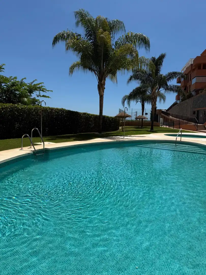 Piscina de Pis en venda en Rincón de la Victoria amb Aire condicionat, Calefacció i Jardí privat