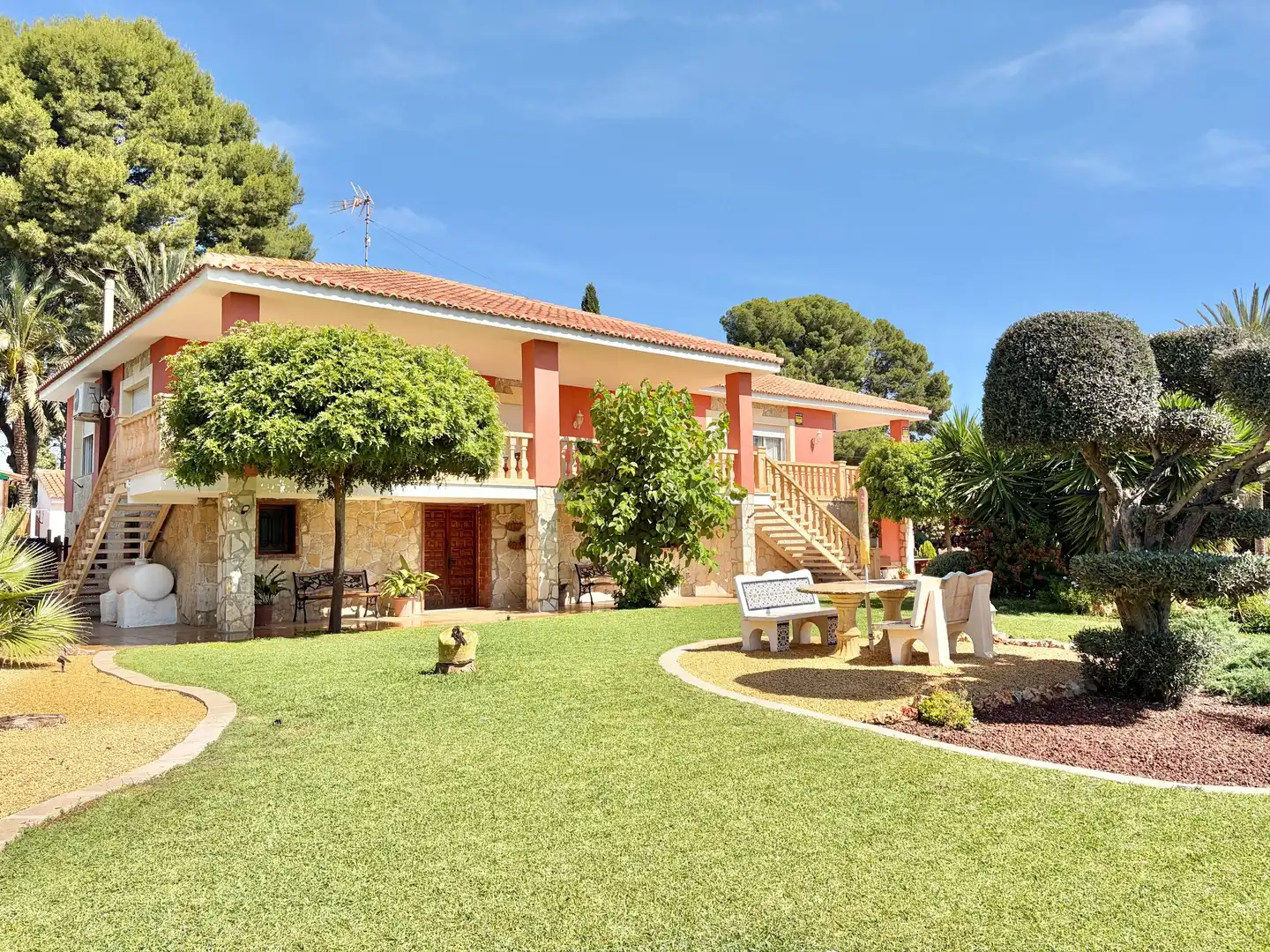Exterior view of Houses for sale in San Vicente del Raspeig / Sant Vicent del Raspeig  with Heating, Terrace and Storage room