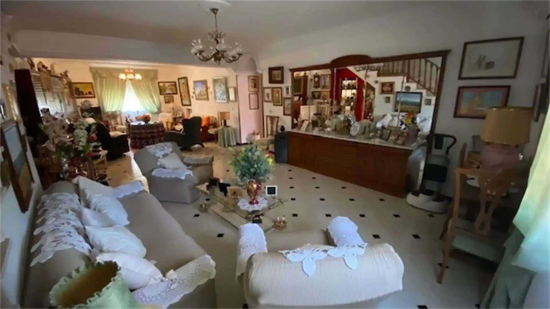 Sala d'estar de Casa o xalet en venda en Dos Hermanas amb Aire condicionat, Traster i Moblat