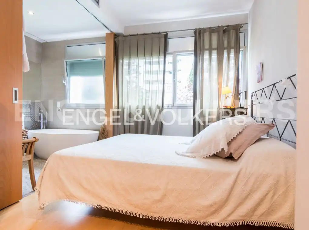 Bedroom of Houses for sale in Barcelona  with Air Conditioner, Heating and Private garden