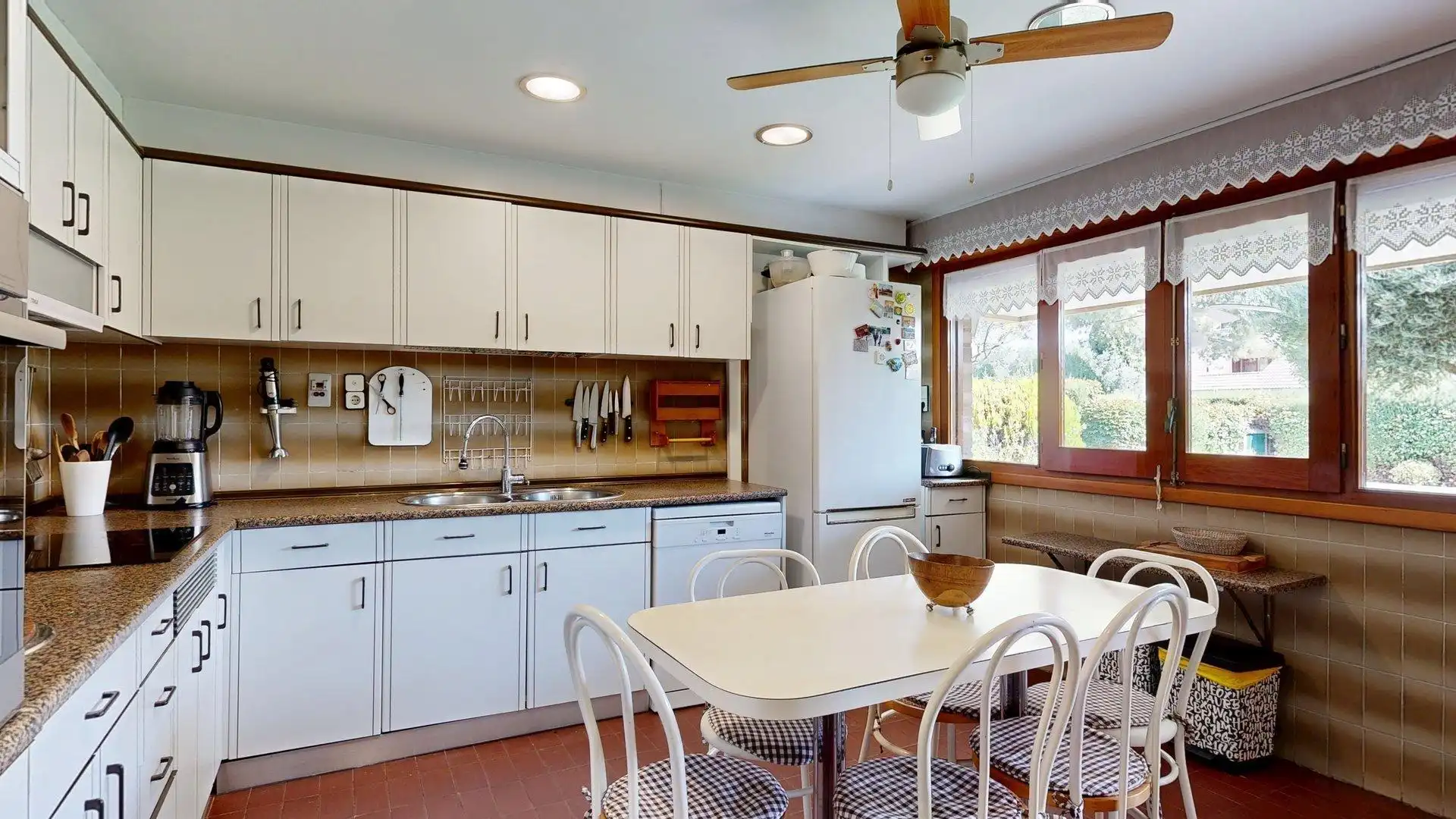 Cocina de Casa o chalet en venta en Zaragoza con Aire acondicionado, Calefacción y Jardín privado