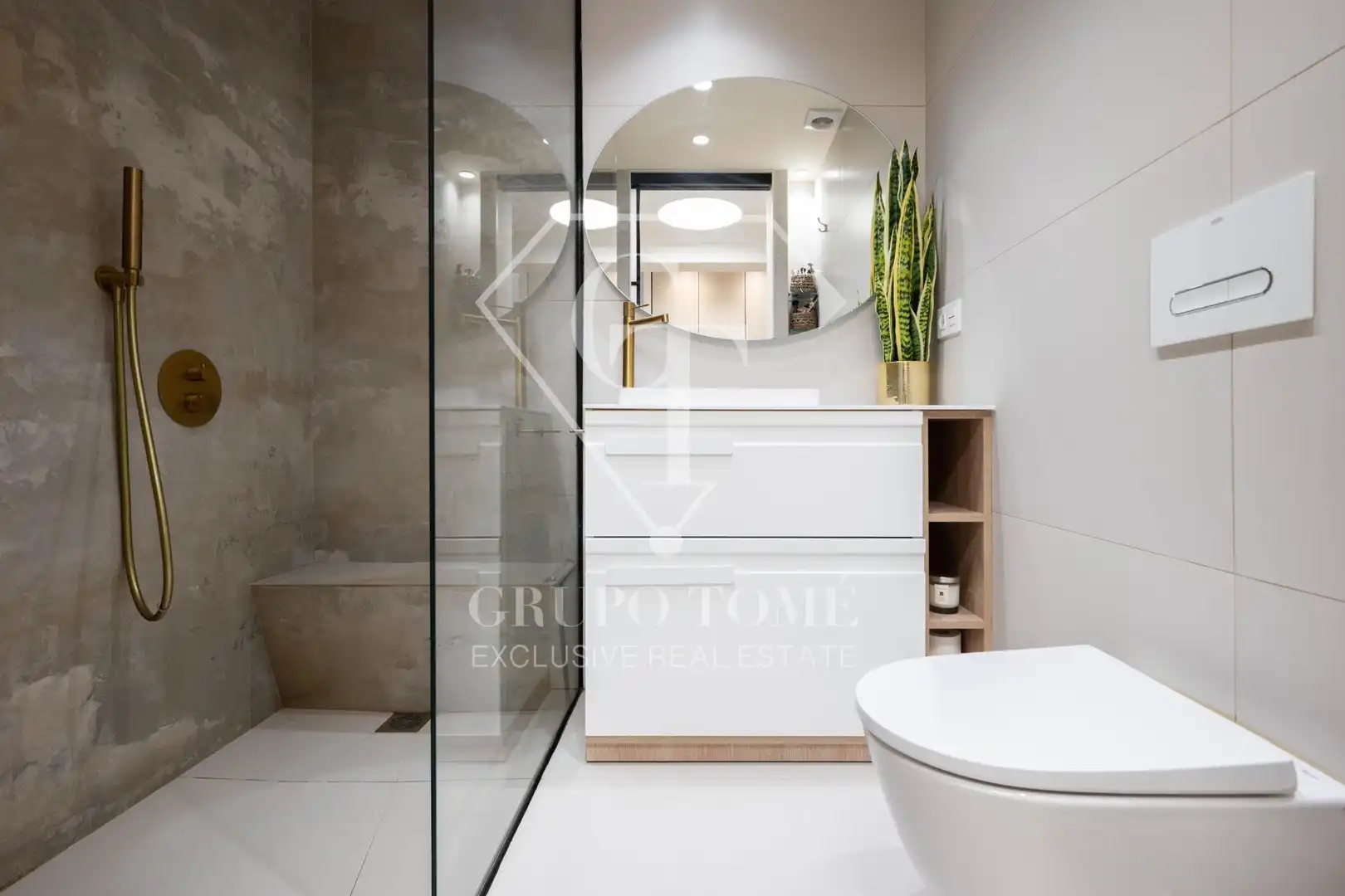 Baño de Piso en venta en Donostia - San Sebastián  con Calefacción y Balcón