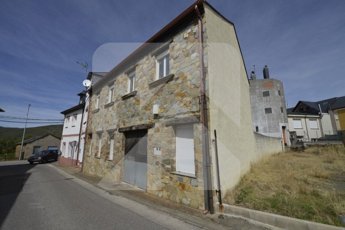 Vista exterior de Casa o xalet en venda en Fabero