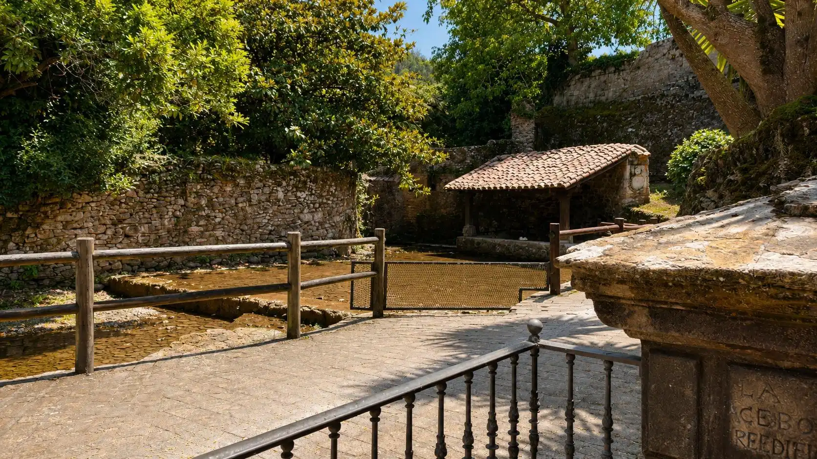 Vista exterior de Casa o xalet en venda en Alfoz de Lloredo amb Calefacció i Jardí privat