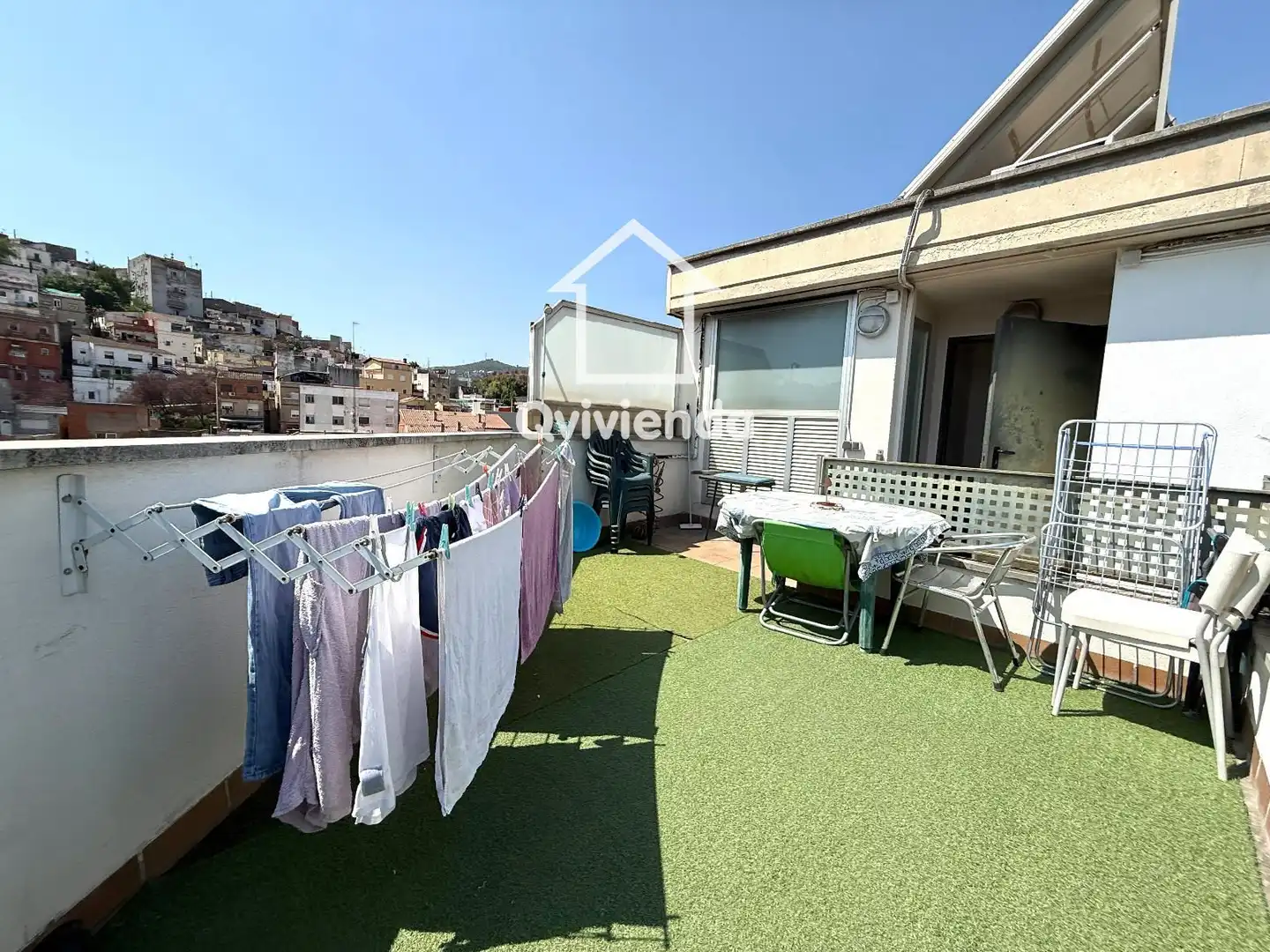 Vista exterior de Pis en venda en Montcada i Reixac amb Terrassa i Balcó