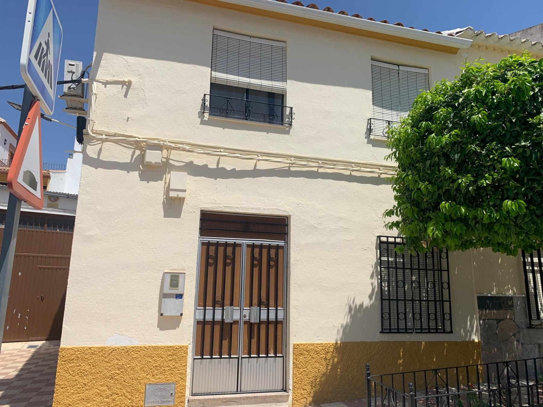 Vista exterior de Casa adosada en venta en Porcuna