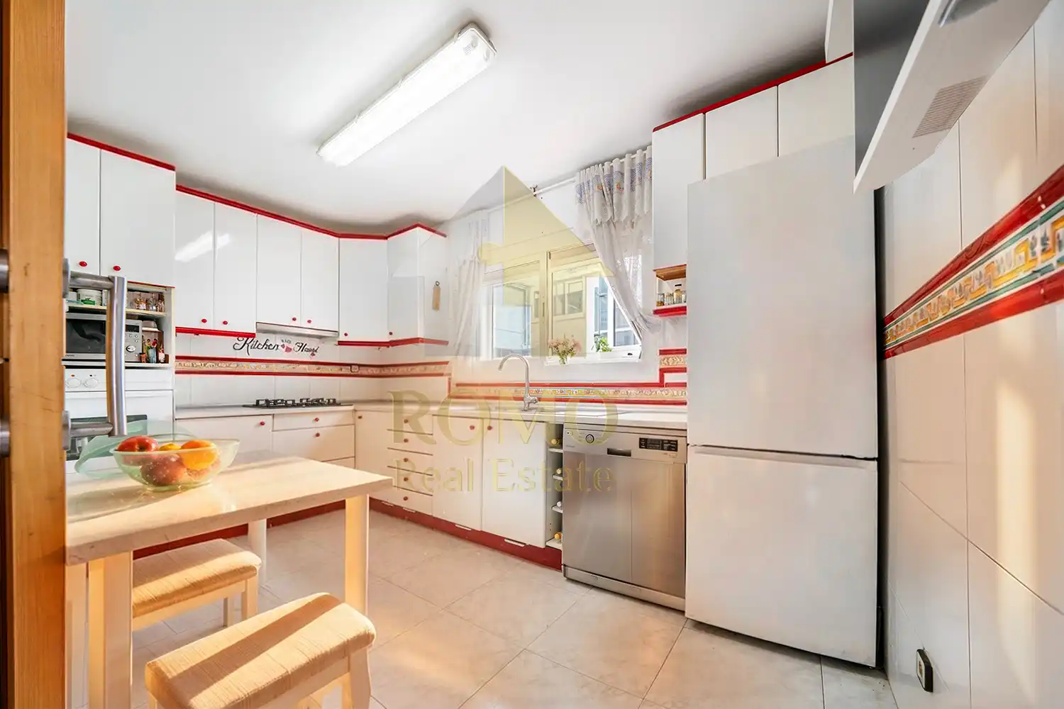 Cocina de Casa adosada en venta en Santa Perpètua de Mogoda con Aire acondicionado, Calefacción y Jardín privado