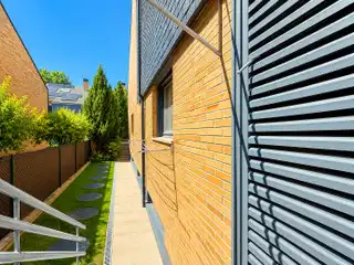 Vista exterior de Casa o chalet en venta en Rivas-Vaciamadrid con Aire acondicionado, Calefacción y Jardín privado