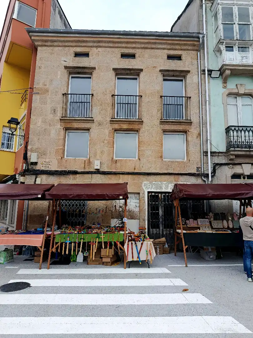 Adossat amb balcó en venda a Plaza Santa María 11