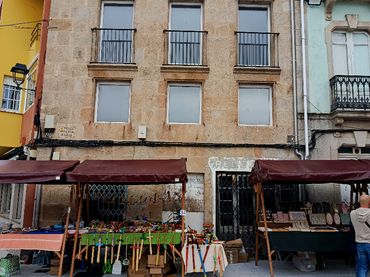 Adossat amb balcó en venda a Plaza Santa María 11
