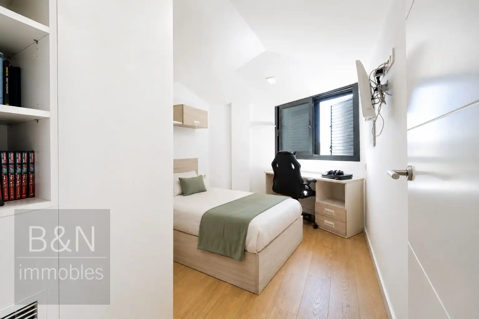 Habitación de Dúplex en venta en Terrassa con Aire acondicionado, Calefacción y Terraza