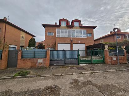 Vista exterior de Casa o xalet en venda en Cogollos amb Calefacció, Jardí privat i Terrassa