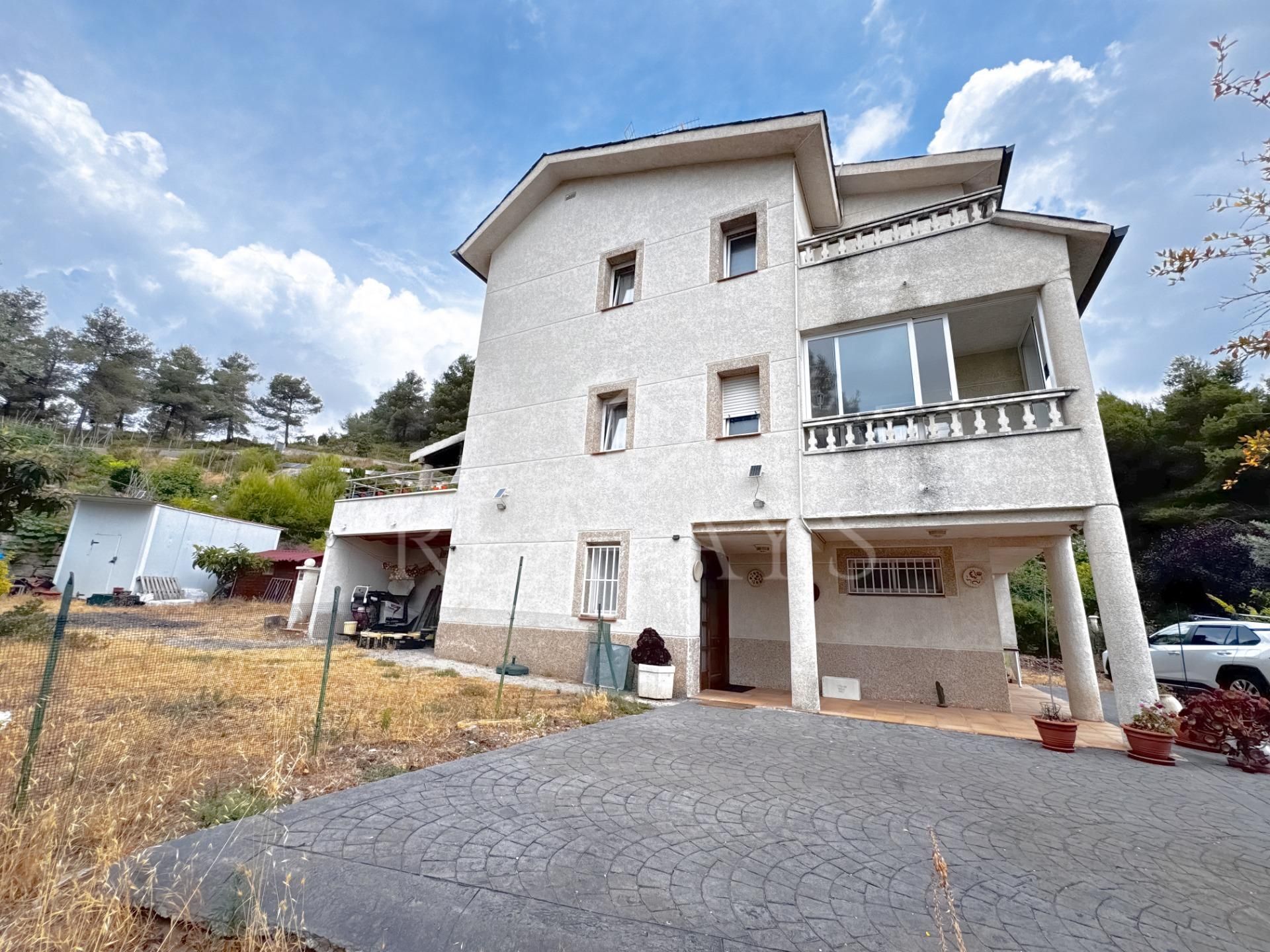 Vista exterior de Casa o xalet en venda en Vallirana amb Aire condicionat, Calefacció i Jardí privat