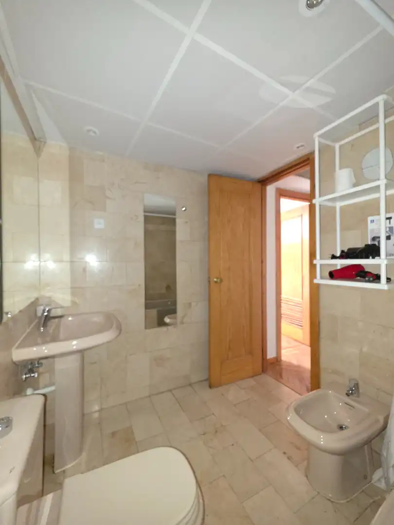 Bathroom of Duplexes for sale in Madrid  with Air Conditioner, Heating and Parquet flooring