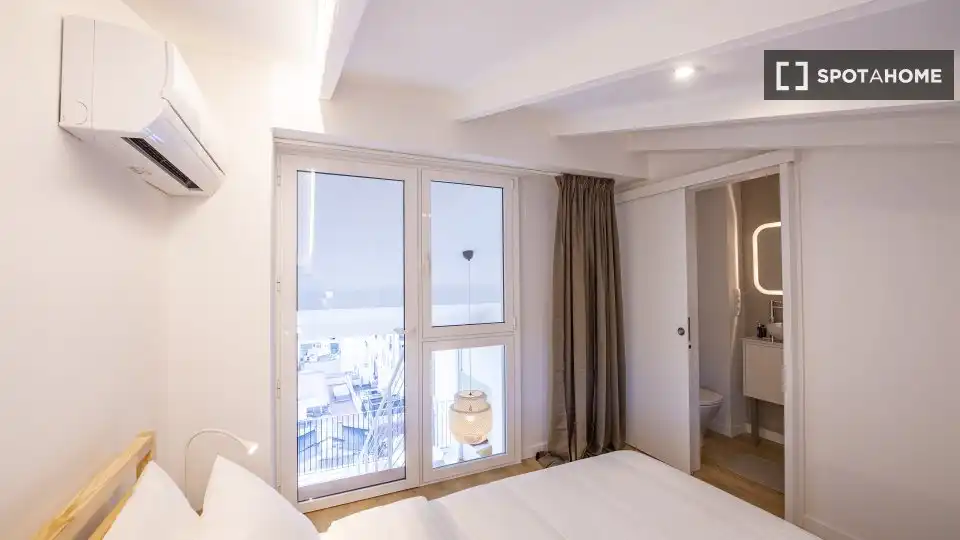 Appartamento con terrazza in affitto a L'Eixample, imagen 16
