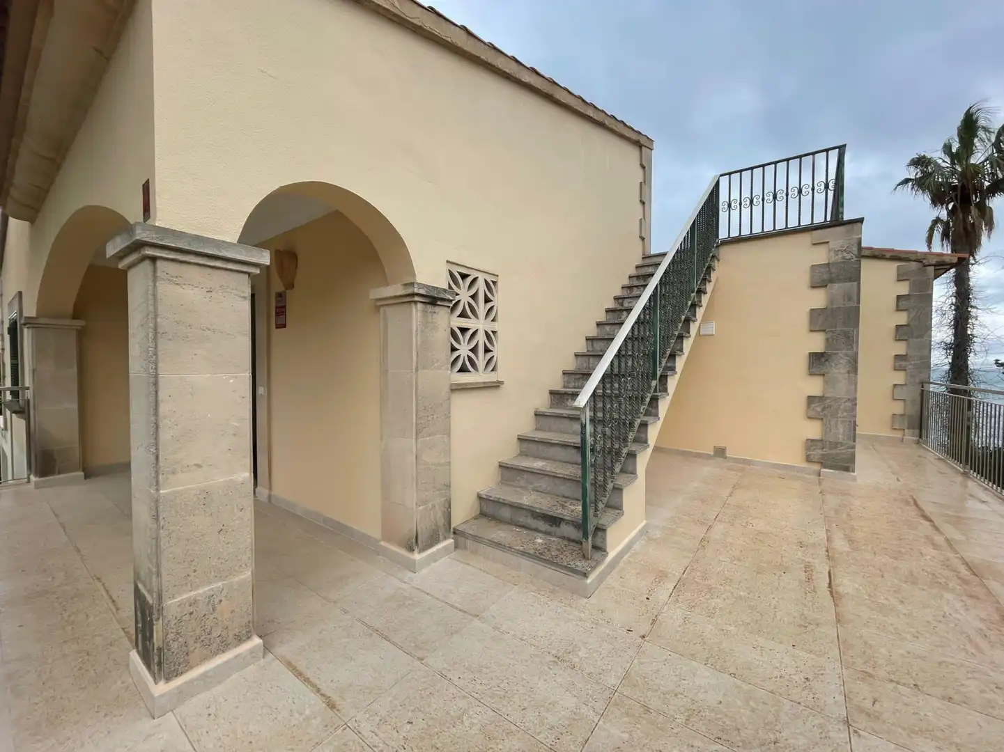 Vista exterior de Casa o xalet de lloguer en Alcúdia amb Aire condicionat, Calefacció i Jardí privat