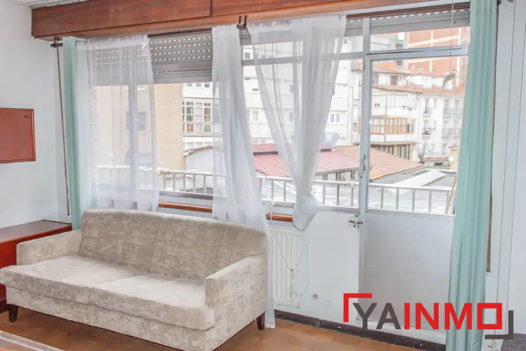 Habitación de Piso en venta en Vitoria - Gasteiz con Calefacción, Terraza y Trastero
