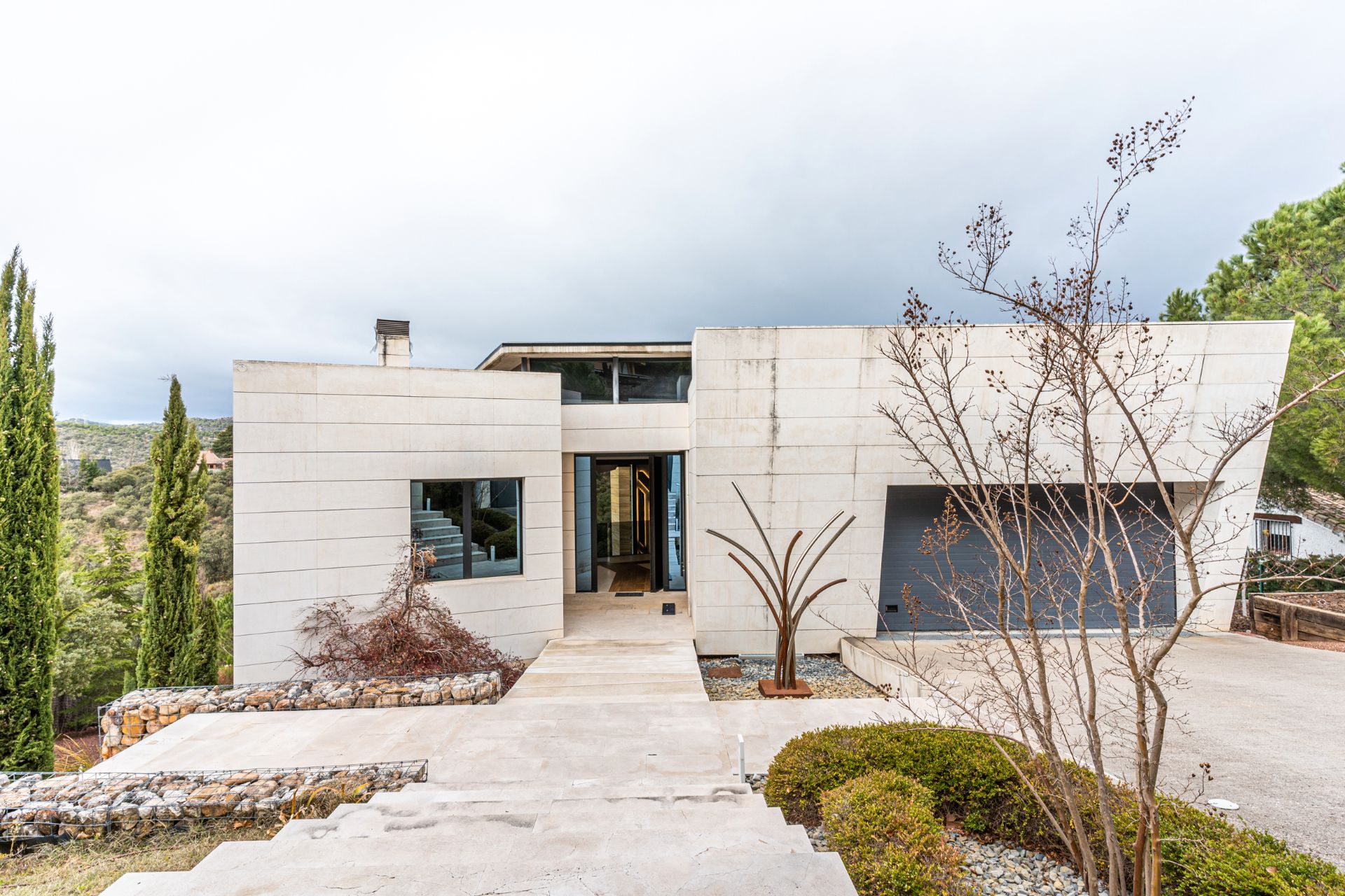 Vista exterior de Casa o xalet en venda en Las Rozas de Madrid amb Aire condicionat, Calefacció i Jardí privat