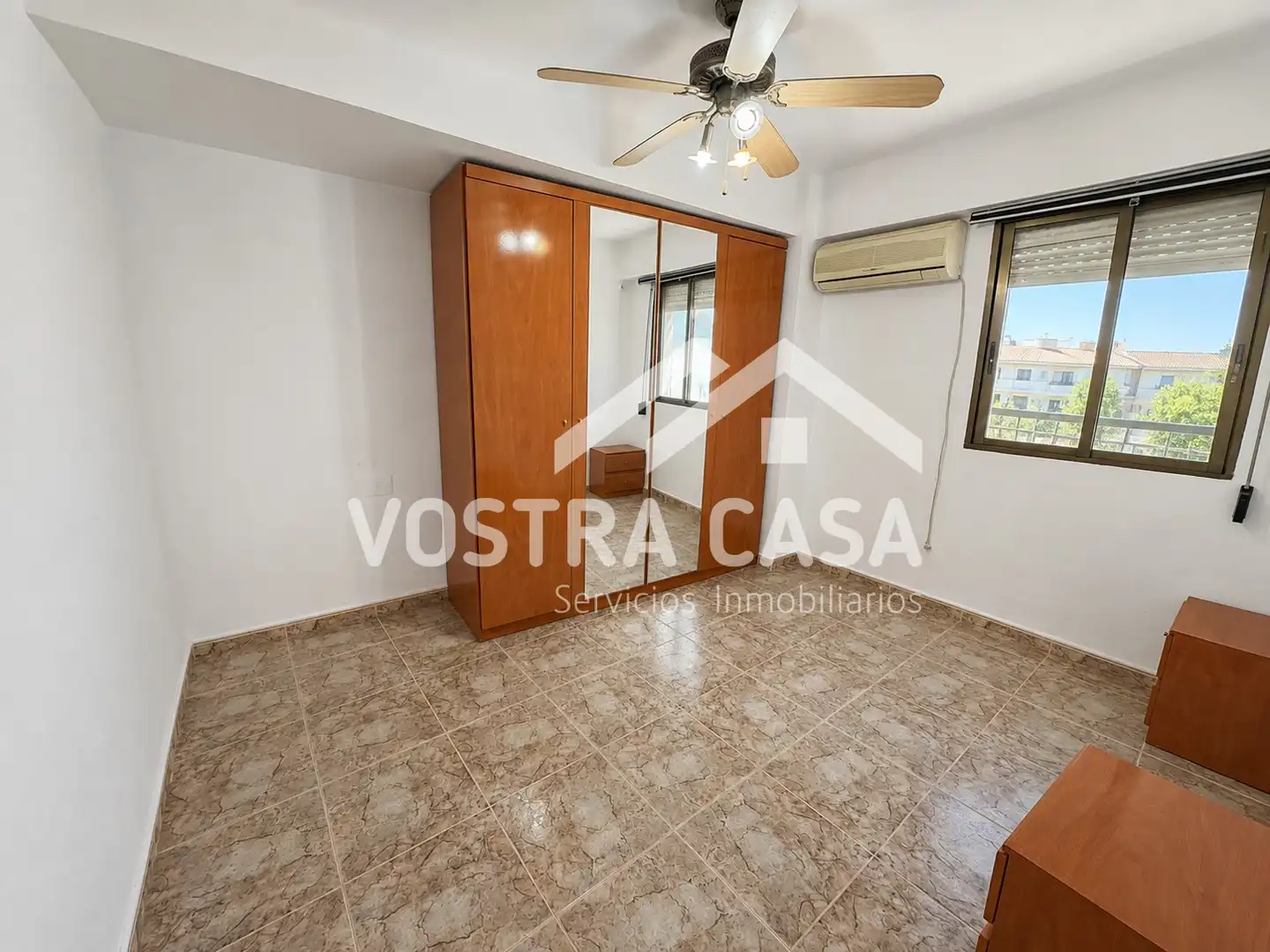 Flat for rent in Valencia  with Air Conditioner
