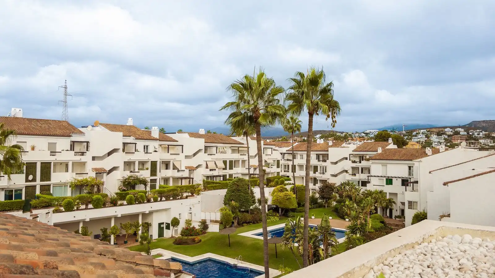 Vista exterior de Ático en venta en Estepona con Aire acondicionado, Terraza y Amueblado