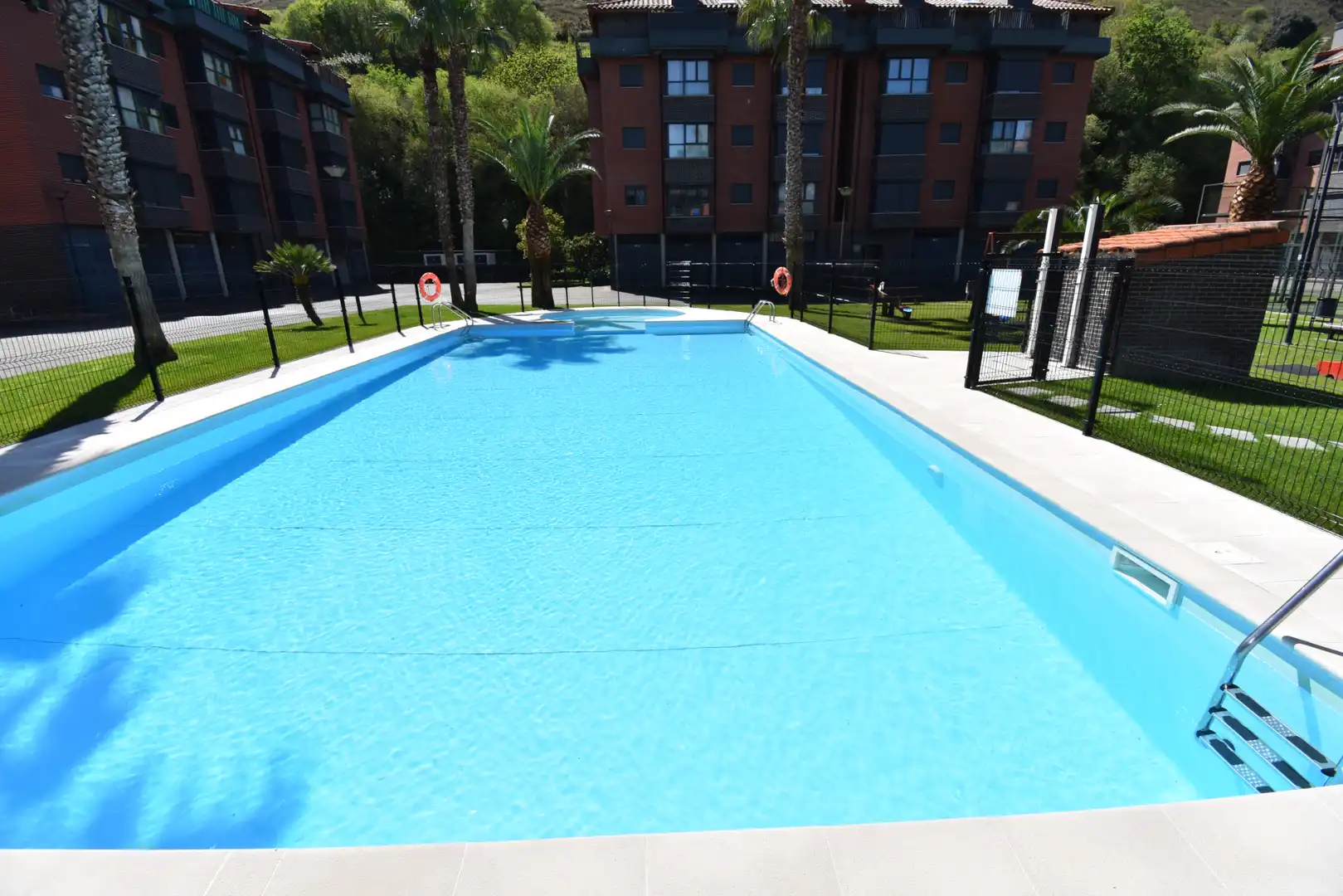 Piscina de Apartamento en venta en Val de San Vicente  con Calefacción, Parquet y Amueblado