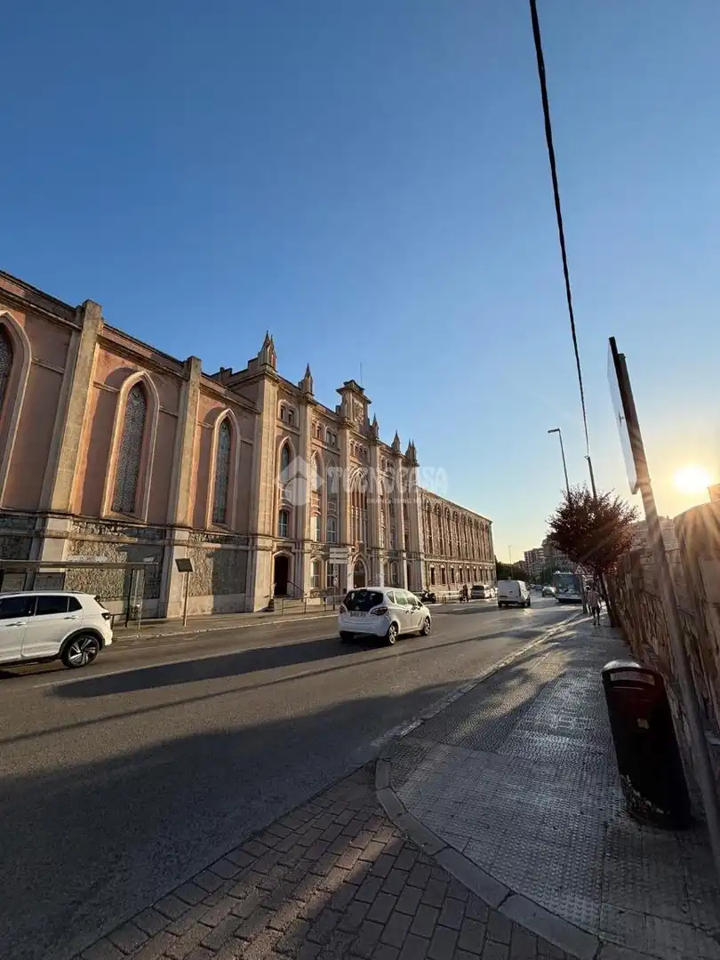 Vista exterior de Pis en venda en Santander