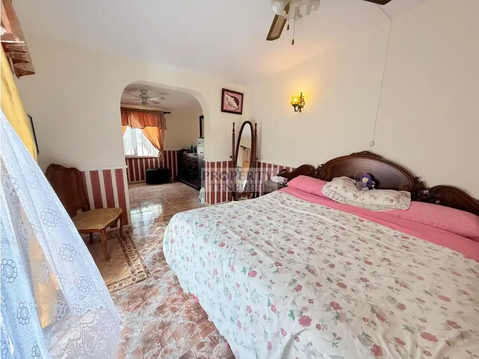 Dormitori de Casa o xalet en venda en Arona amb Terrassa, Piscina i Moblat