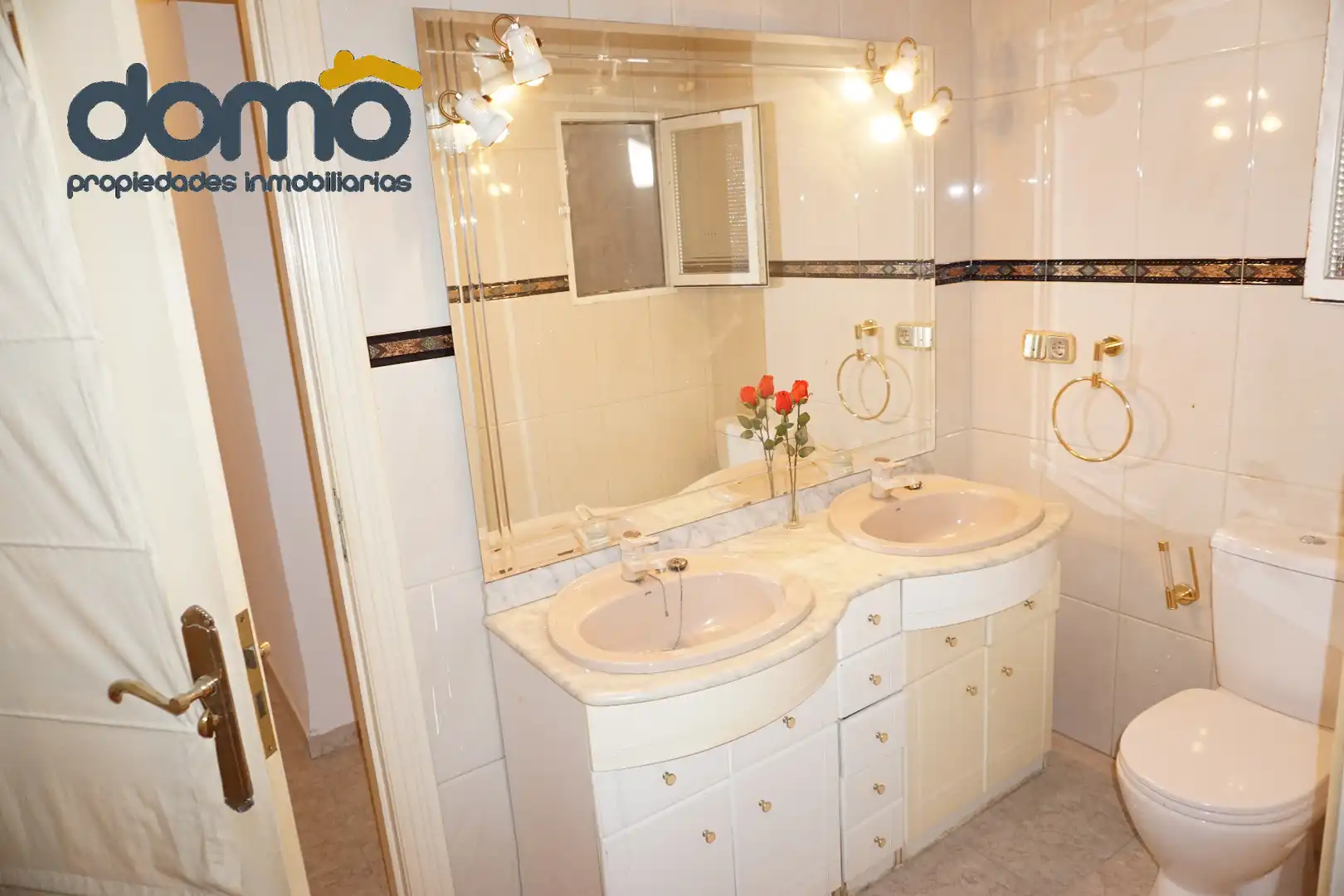 Bathroom of Attic for sale in Granada  with Heating, Terrace and Furnished