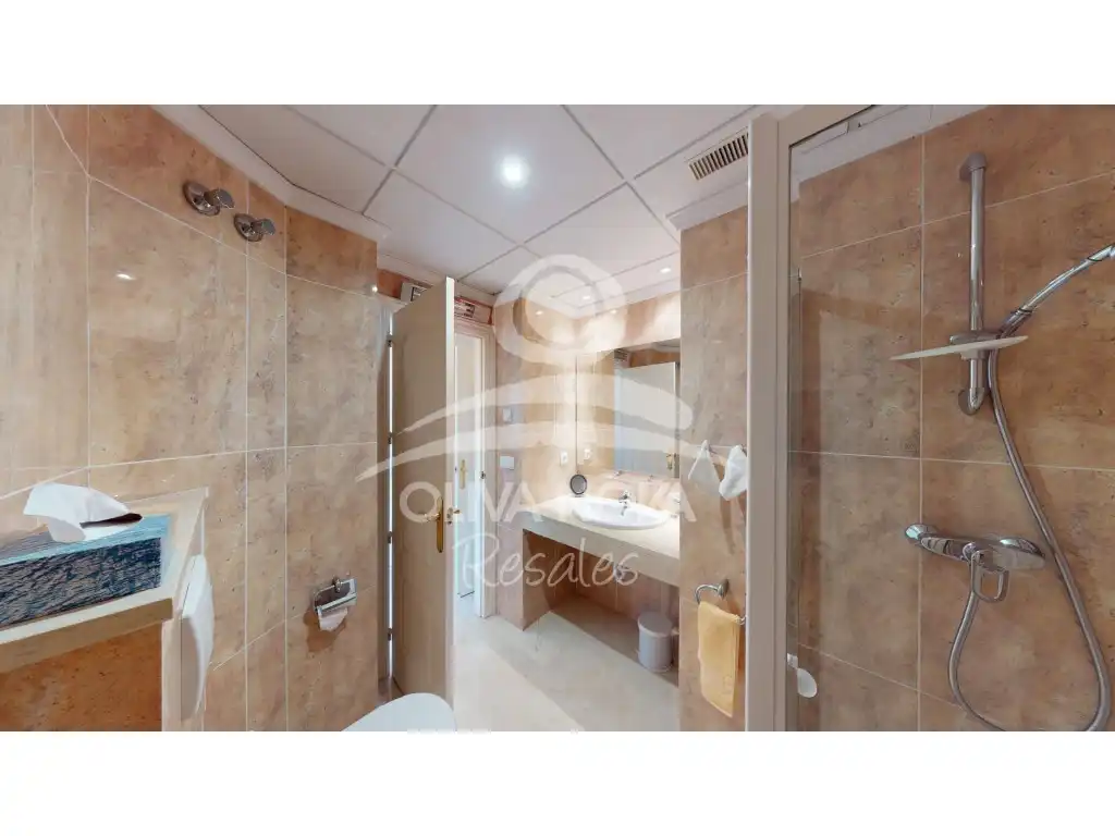 Bathroom of Attic for sale in Oliva  with Terrace, Swimming Pool and Furnished
