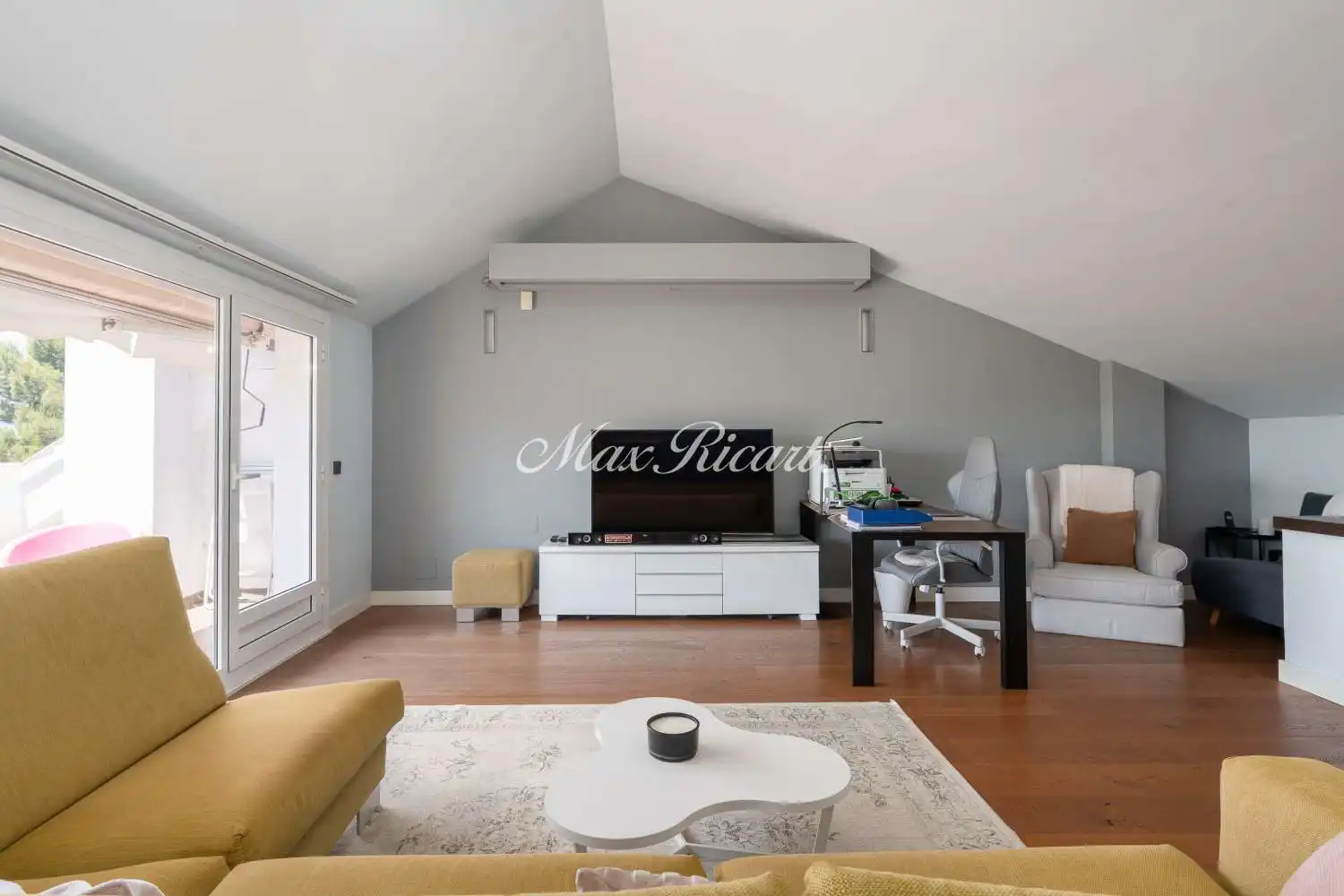 Living room of Houses for rent in Sant Just Desvern  with Air Conditioner, Heating and Terrace