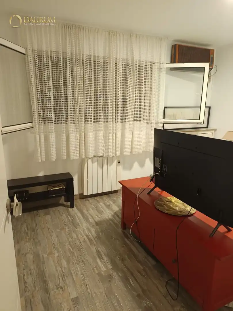 Sala d'estar de Casa adosada en venda en Madrid amb Aire condicionat, Calefacció i Jardí privat