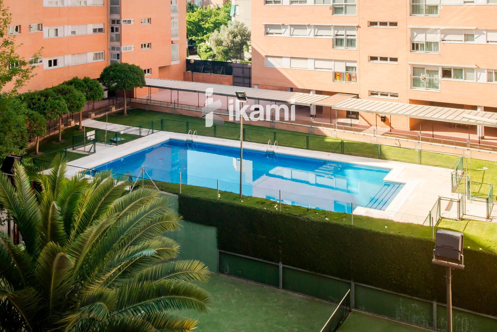 Piscina de Pis en venda en  Madrid Capital amb Aire condicionat, Calefacció i Traster