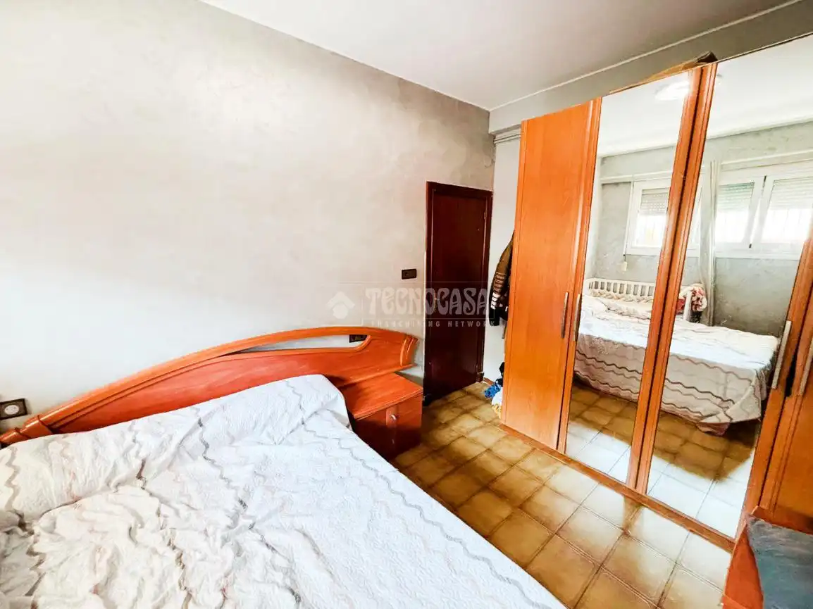 Bedroom of Flat for sale in Zaragoza  with Furnished and Balcony
