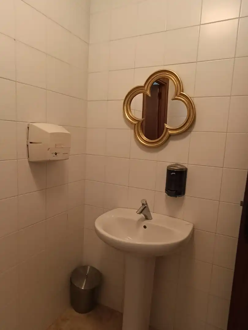 Badezimmer von Geschaftsraum zum Verkauf in Albalate de Zorita mit Klimaanlage, Heizung und Terrasse