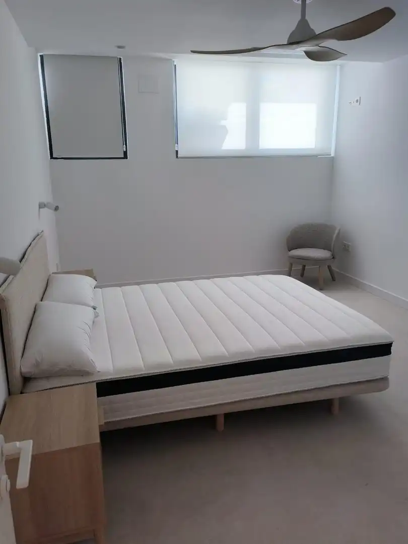 Schlafzimmer von Wohnung zur Miete in Marbella mit Klimaanlage, Heizung und Terrasse