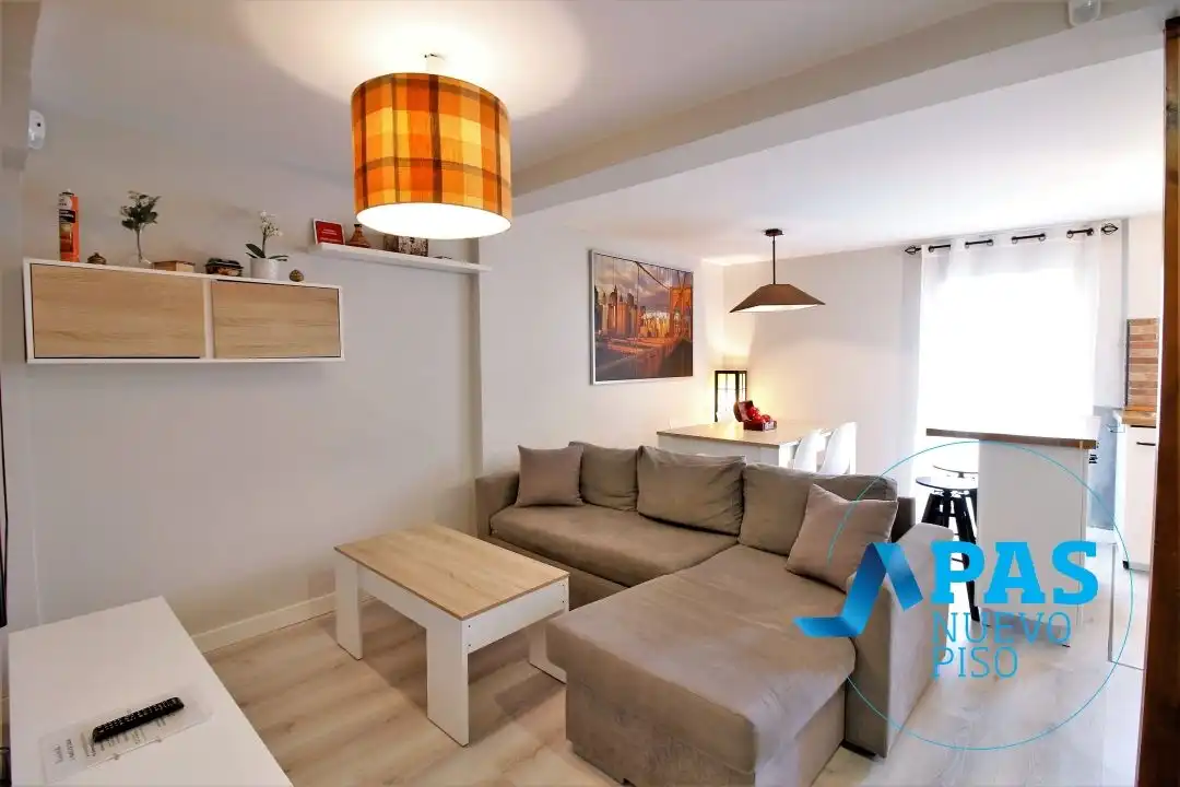 Wohnzimmer von Wohnung zur Miete in Santander mit Balkon