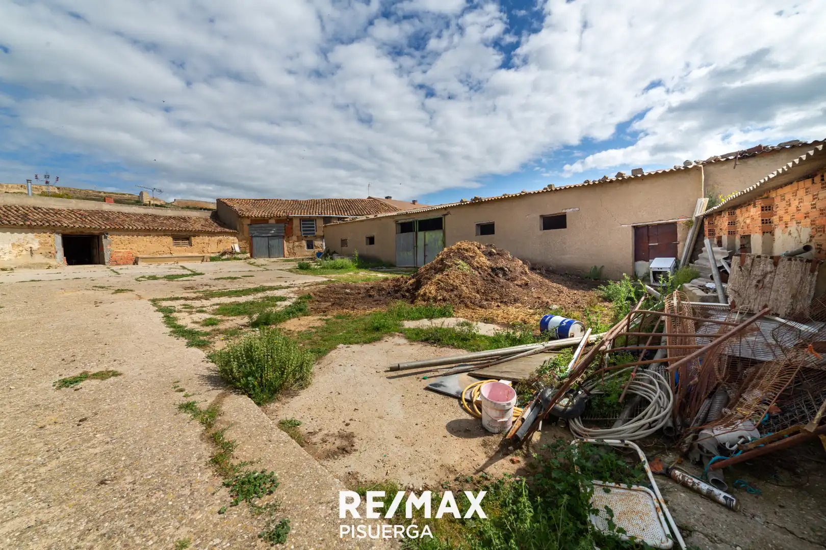 Houses for sale in Tordehumos  with Private garden, Terrace and Storage room