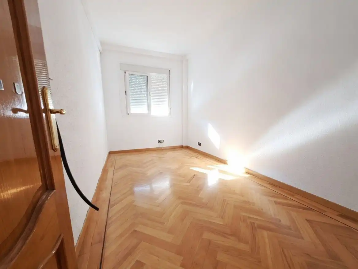 Dormitori de Pis en venda en Móstoles amb Aire condicionat, Parquet i Forn