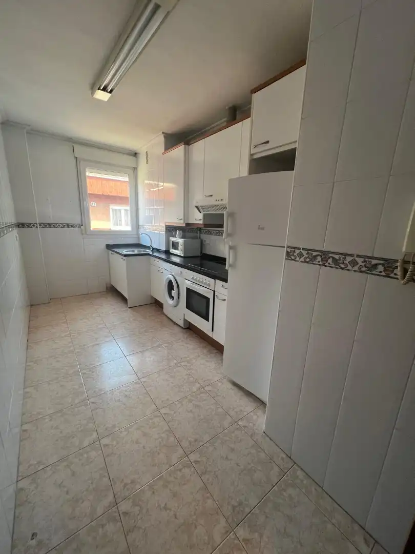 Cocina de Piso en venta en Gijón  con Calefacción, Horno y Lavadora