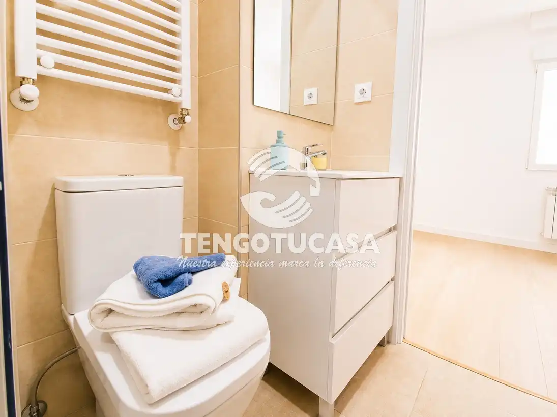 Badezimmer von Wohnung zum Verkauf in Madrid mit Klimaanlage, Möbliert und Ofen