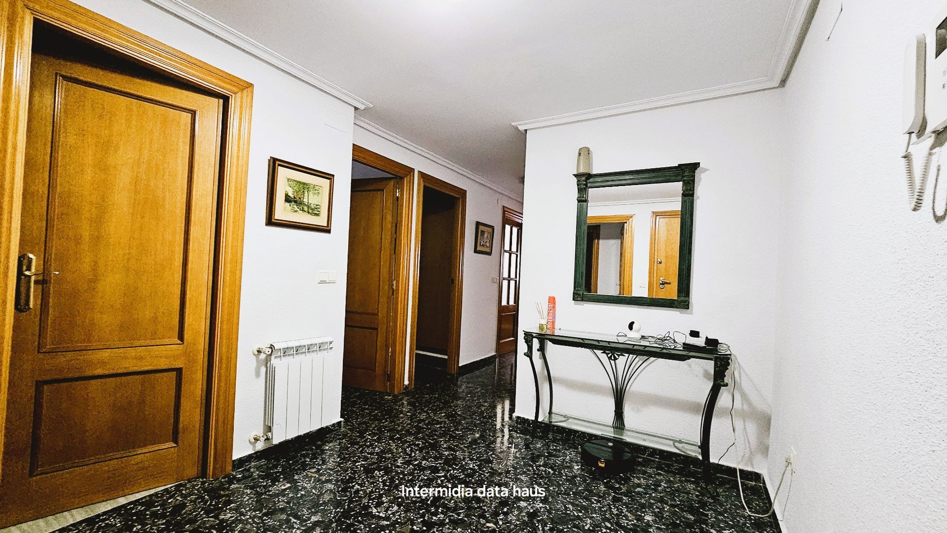 Flat for sale in  Valencia Capital  with Air Conditioner and Heating