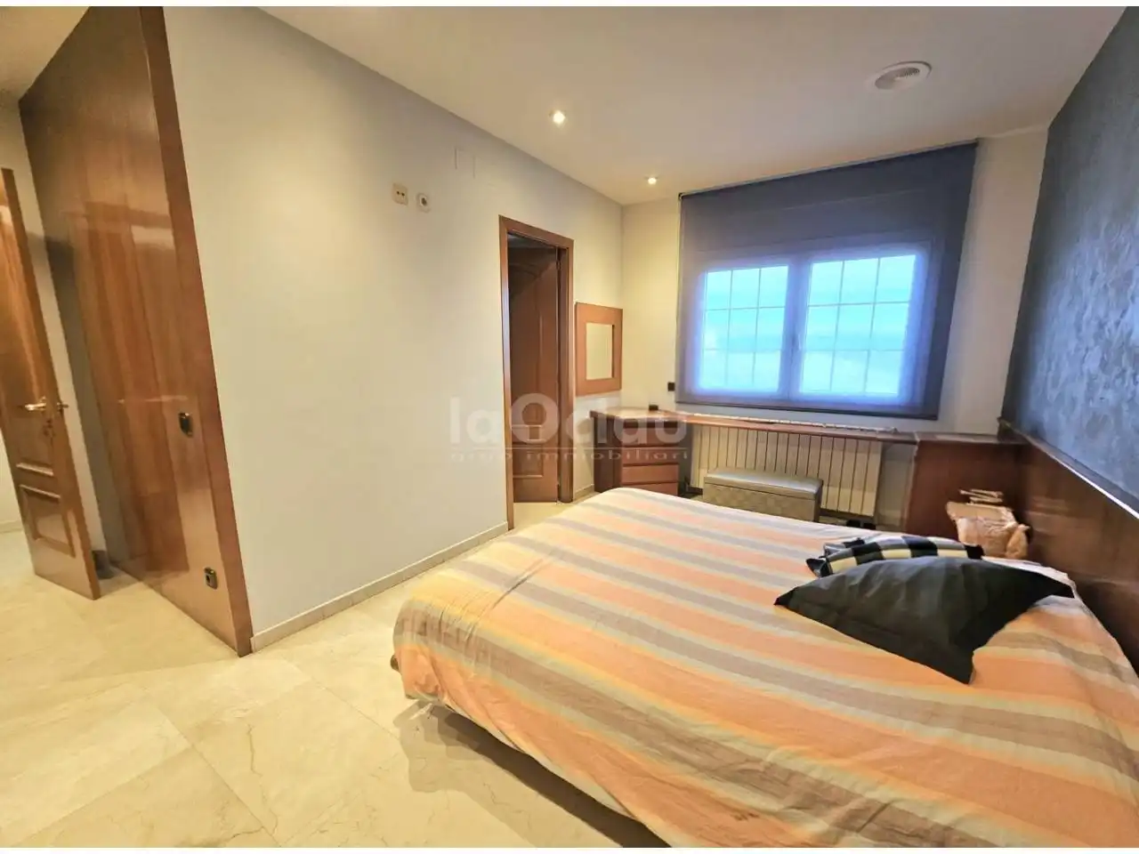 Habitación de Casa adosada en venta en Vic con Calefacción y Terraza