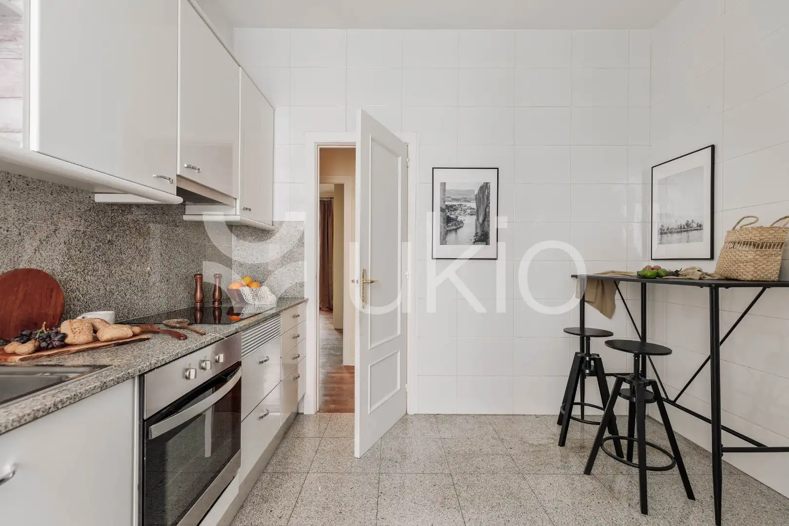 Cuina de Apartament de lloguer en Barcelona amb Aire condicionat, Calefacció i Moblat