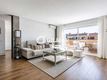 Penthouse mit Balkon zum Verkauf in Europolis