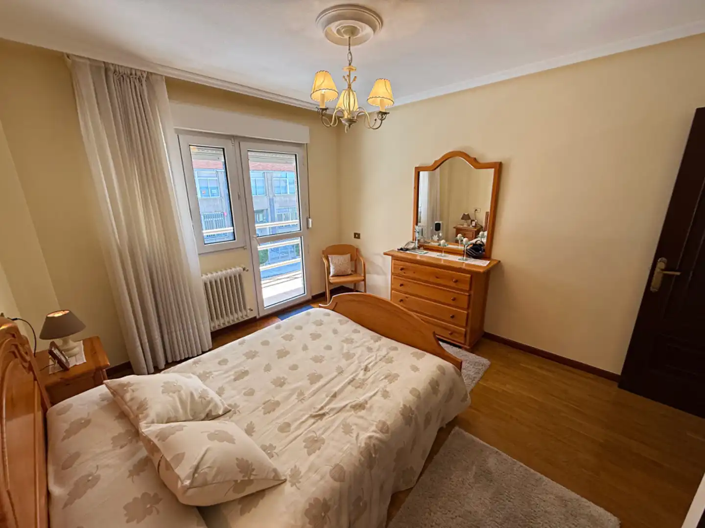 Habitación de Casa adosada en venta en Oviedo  con Calefacción, Jardín privado y Parquet
