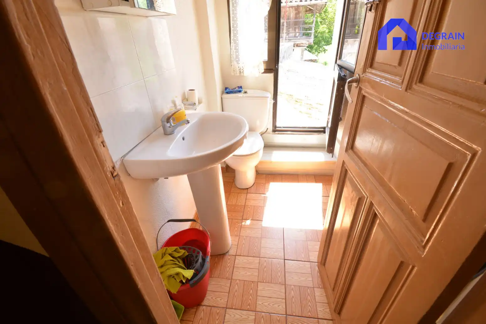 Baño de Casa o chalet en venta en Salas con Calefacción, Terraza y Trastero