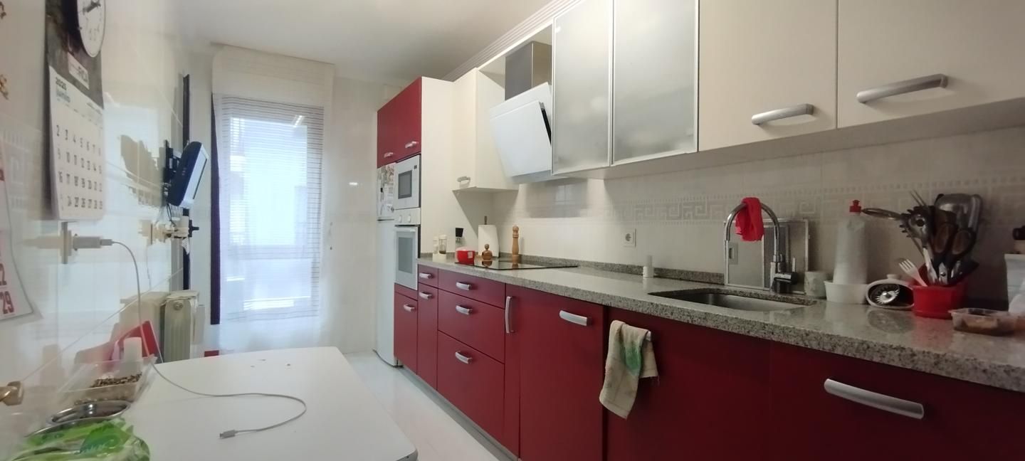 Cuina de Apartament en venda en León Capital  amb Calefacció, Parquet i Terrassa