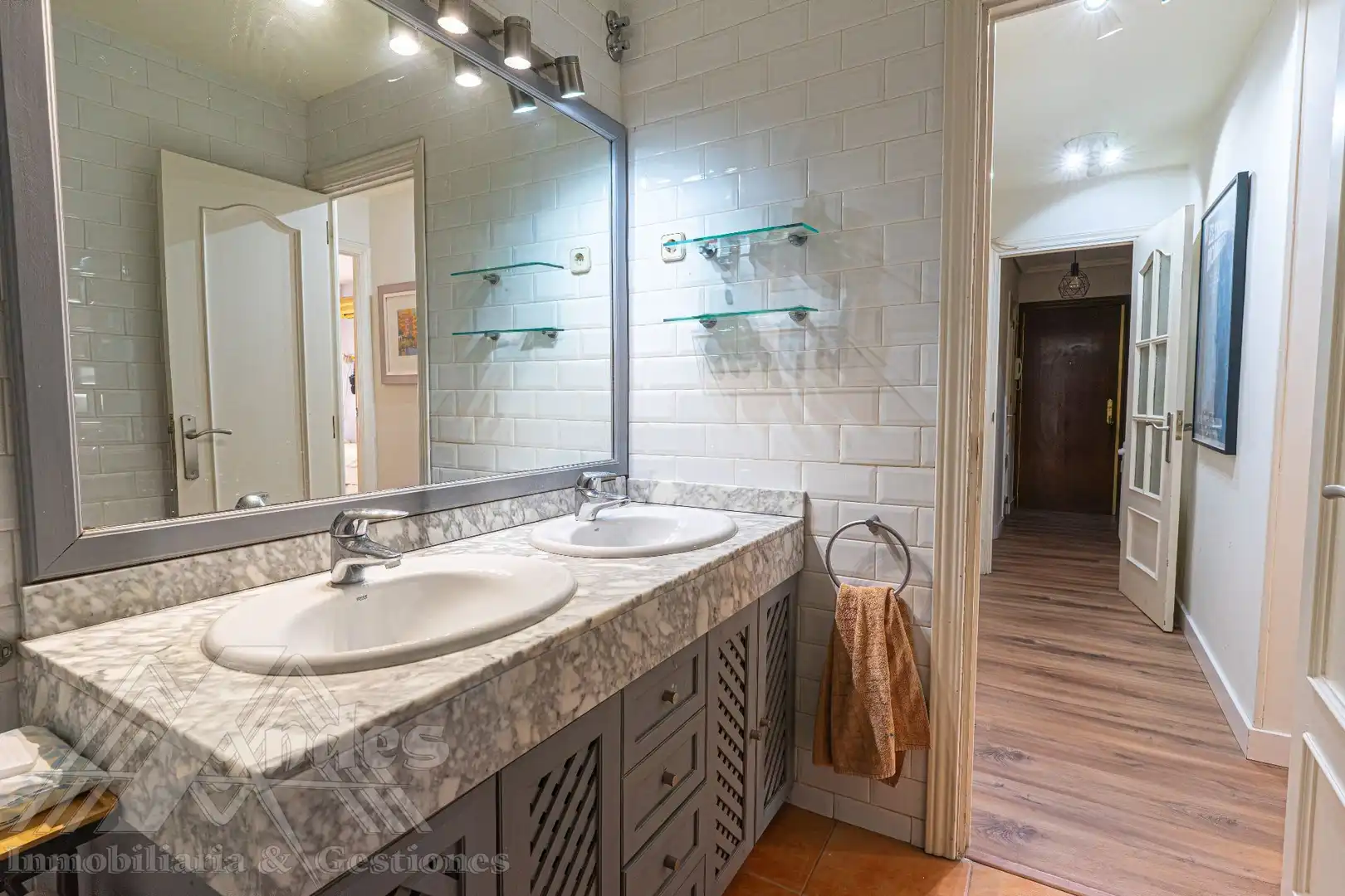 Bathroom of Flat for sale in Majadahonda  with Air Conditioner, Heating and Storage room
